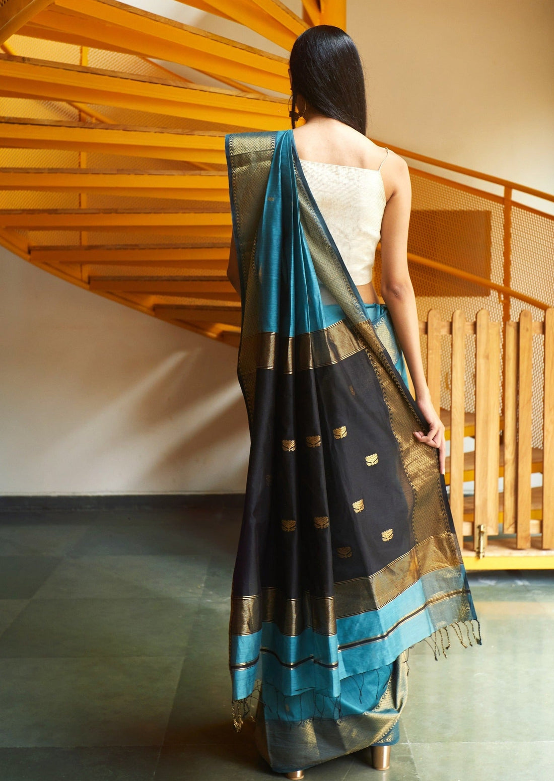 Handwoven Silk Cotton Teal Maheshwari Saree